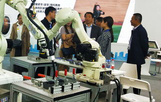 机器人闪亮2019丝博会 智能机器人销售