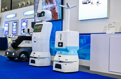科技大集掀起机器人热潮，智能机器人销售火爆